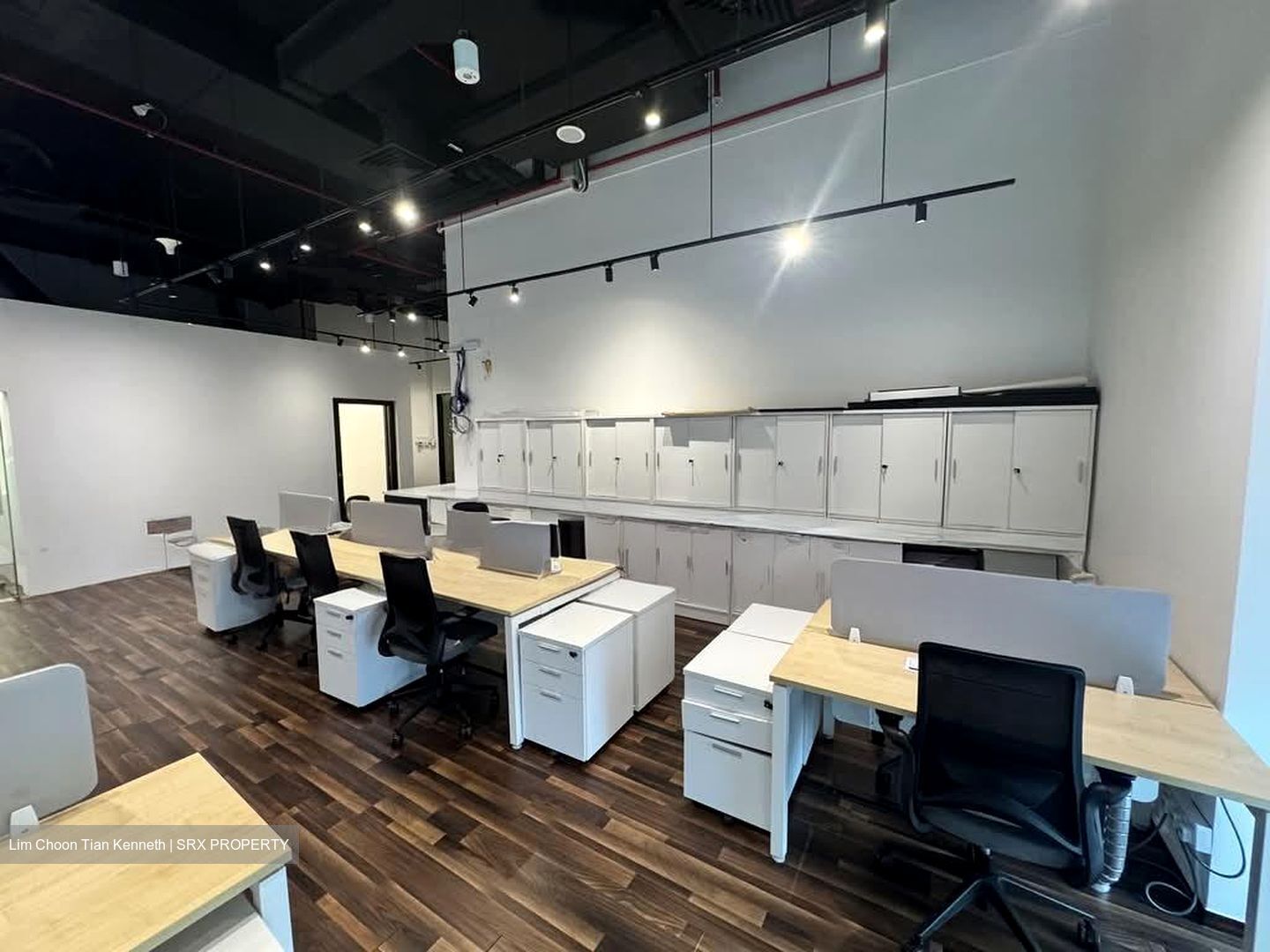 Sbf Center (D1), Office #552398651